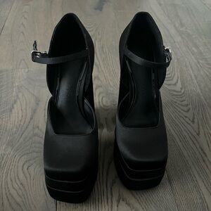 Gianni Bini platform heels